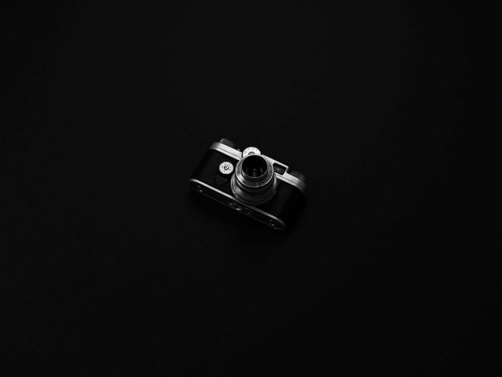 Capturing Moments: A Guide to Choosing the Right Photography Equipment Capturing Moments: A Guide to Choosing the Right Photography Equipment